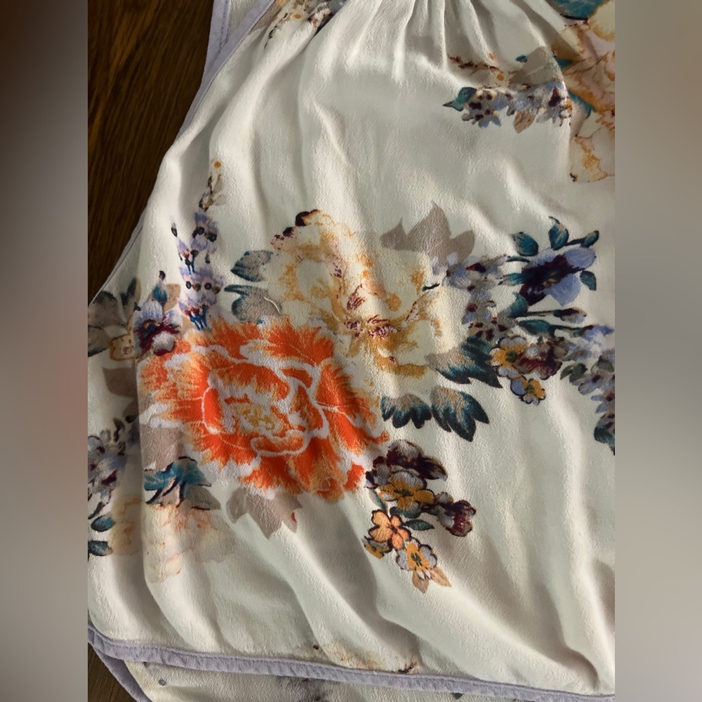 Free People
XS
White Lavender
Floral Tank
EUC - Picture 8 of 8
